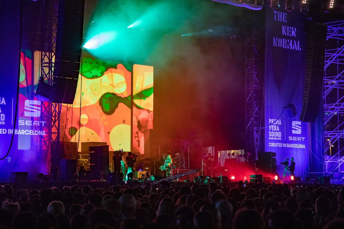 Escenario del Primavera Sound de Barcelona durante un concierto de Miley Cyrus