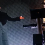 Neil Tennant y Chris Lowe, de Pet Shop Boys, en directo sobre el escenario
