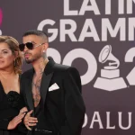 Rauw Alejandro en la alfombra roja de la gala de los Latin Grammy